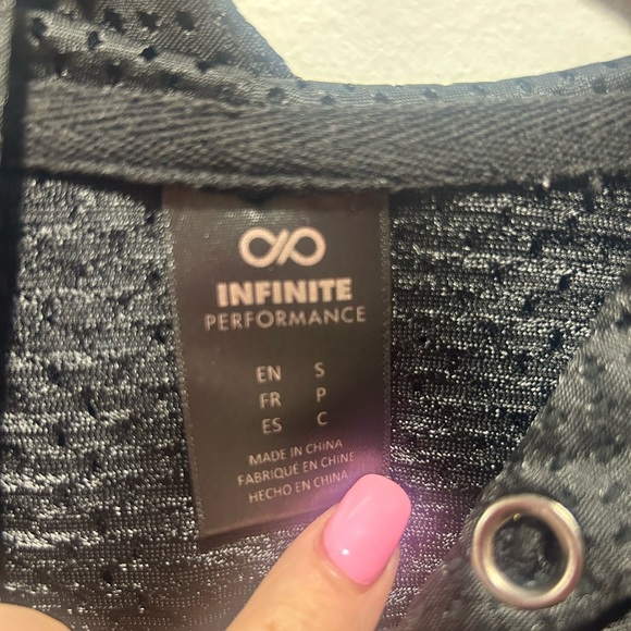 INFINITE PERFORMANCE, size S, mesh top with fearless graphic, long sleeve, hood - Picture 6 of 7